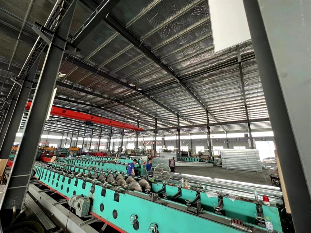 Cable tray production line inside the Hongfeng factory