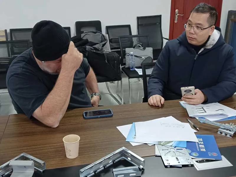 Buyer reviewing drawings and samples with the Hongfeng team