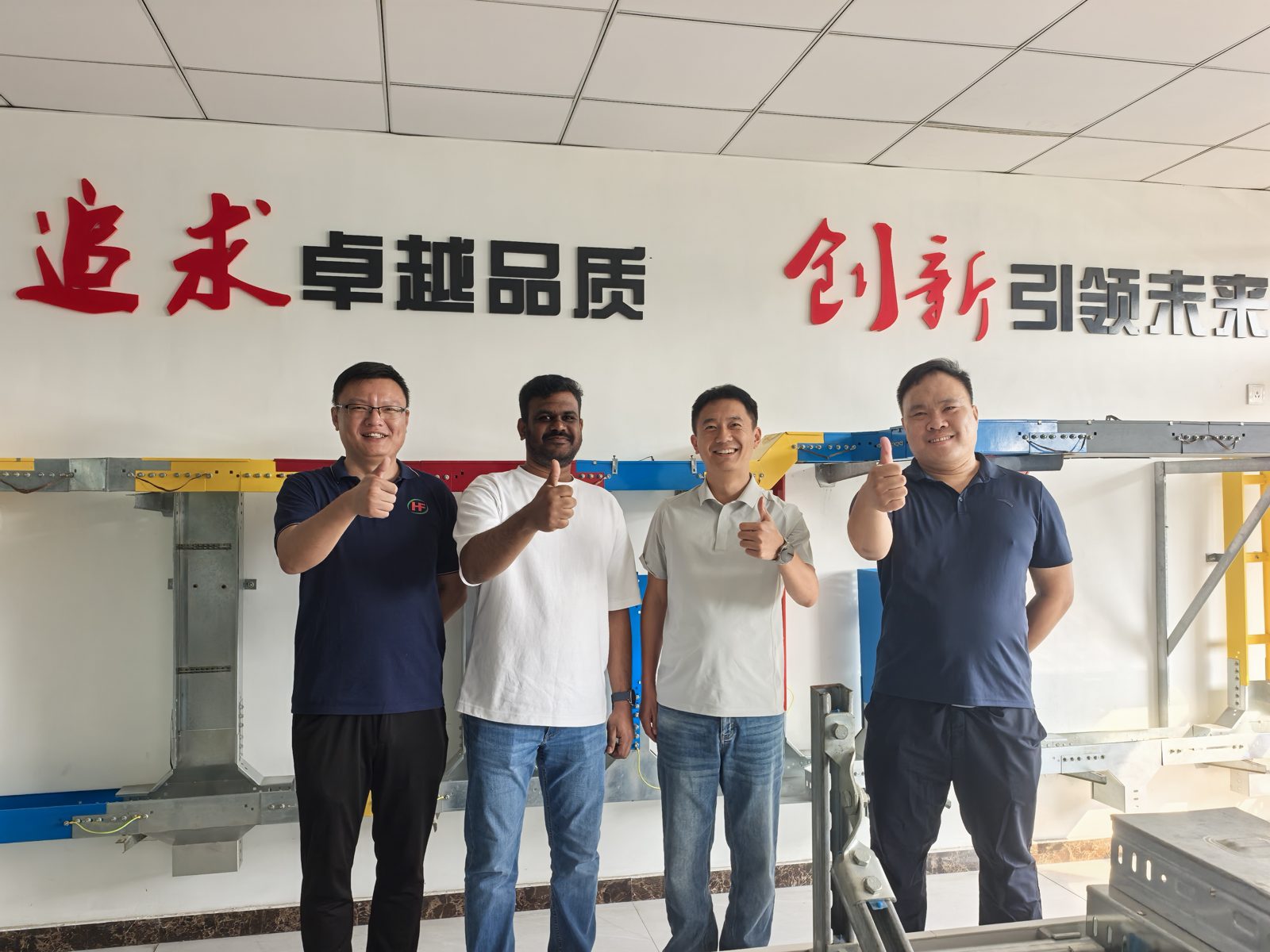 Jason Zuo and the export team with a visiting buyer in the Hongfeng sample room